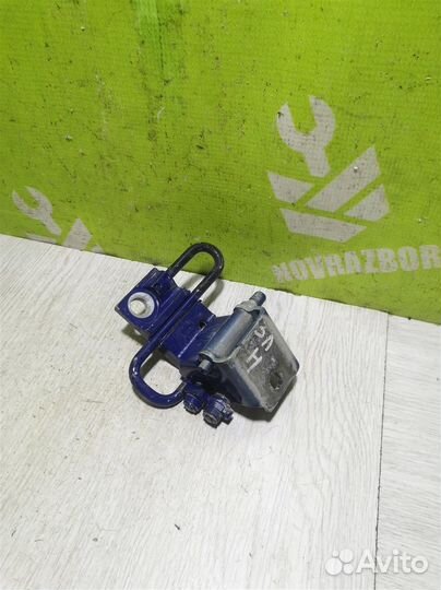 Петля двери задней левой нижняя Шкода Октавия А4