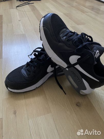 Кроссовки женские