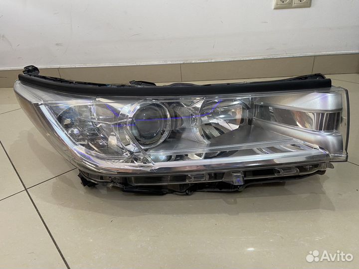 Toyota highlander фара правая