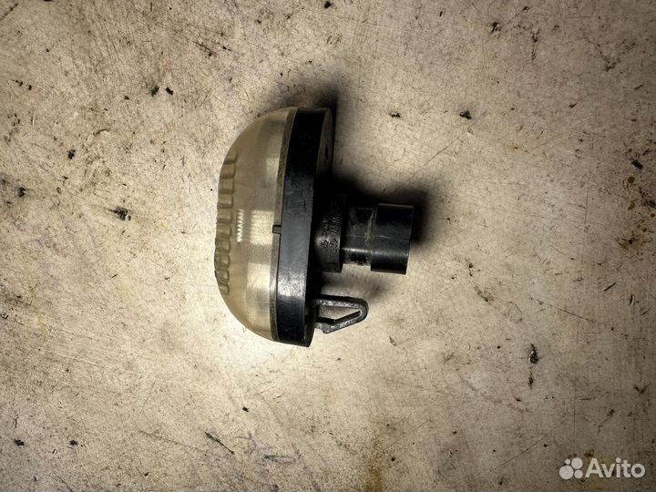 Повторитель поворота в крыло priora