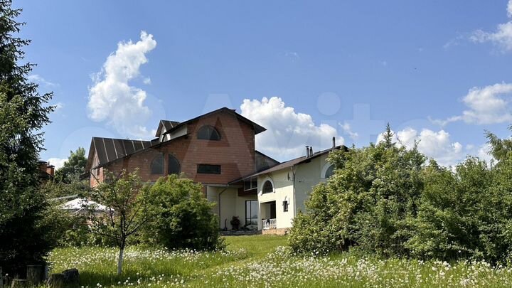 Коттедж 690 м² на участке 25 сот.