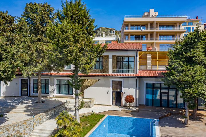 Дом 427,7 м² на участке 10,4 сот.