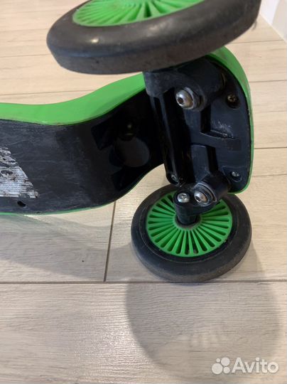 Самокат трехколесный