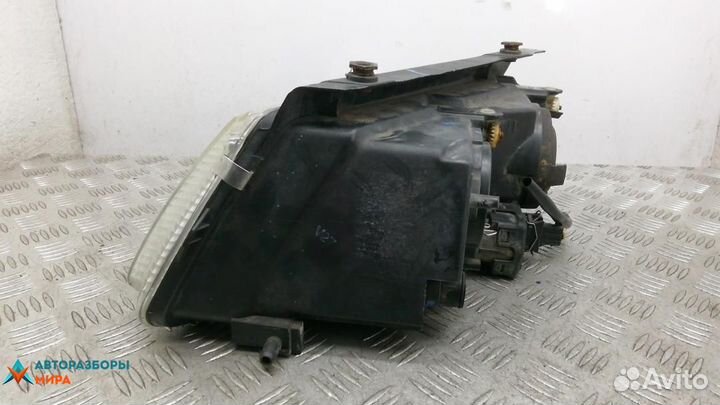 Фара правая Volkswagen Passat B5 2000