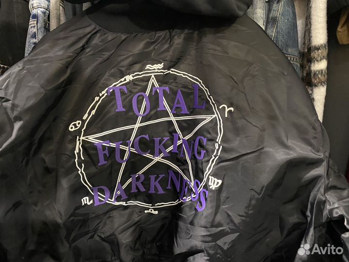 Бомбер vetements total darkness tfd на руках