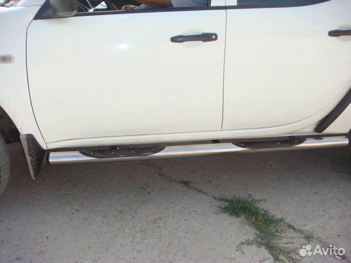 Пороги труба с проступью Mitsubishi L200