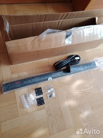 Распределитель питания APC Rack PDU Basic,AP9572