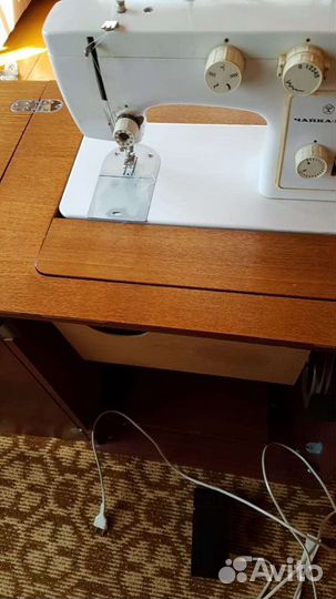 Швейная машина чайка 142м