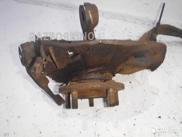 Кулак передний правый