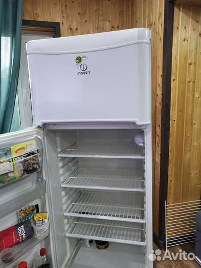 Холодильник бу indesit