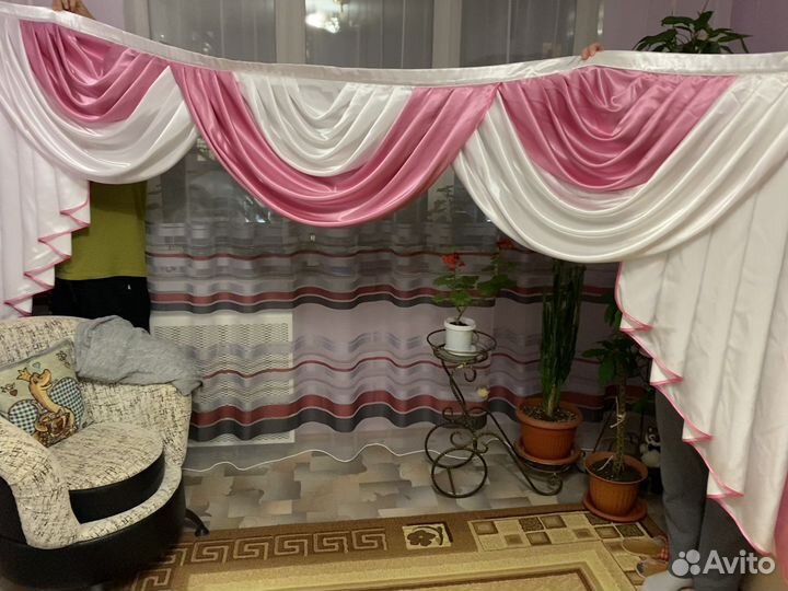 Ламбрекен из атласной ткани