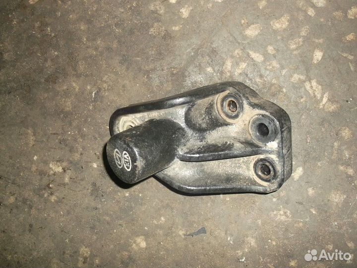 Кронштейн правой опоры двигателя