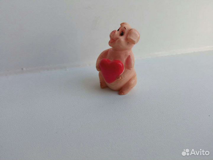 Фигурка Свинка с сердцем