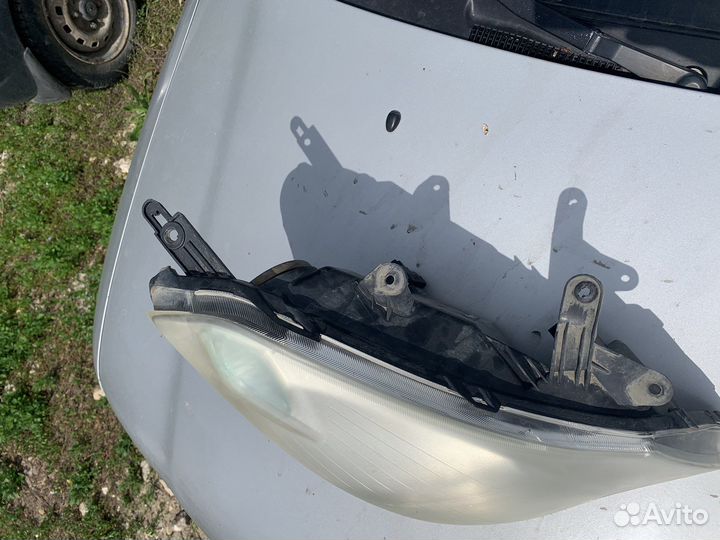 Права фара Nissan Almera G15