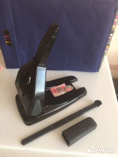 Дырокол SAX 618, Attache