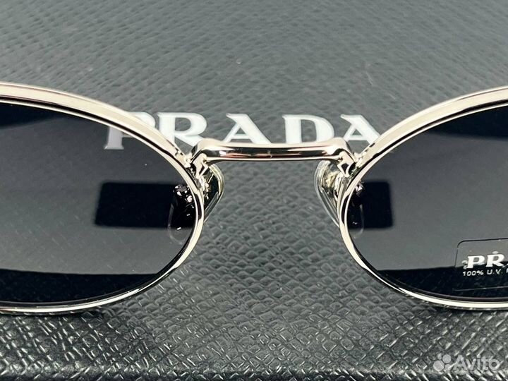 Солнцезащитные очки prada