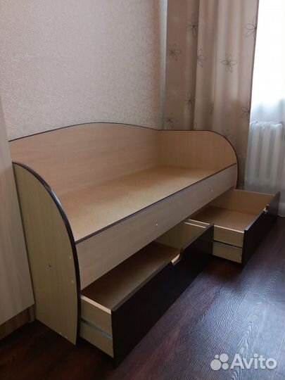 Кровать