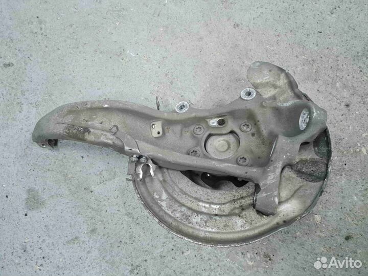 Кулак поворотный правый BMW 7 серия