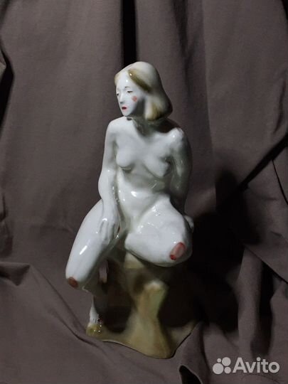 Фарфоровая скульптура 