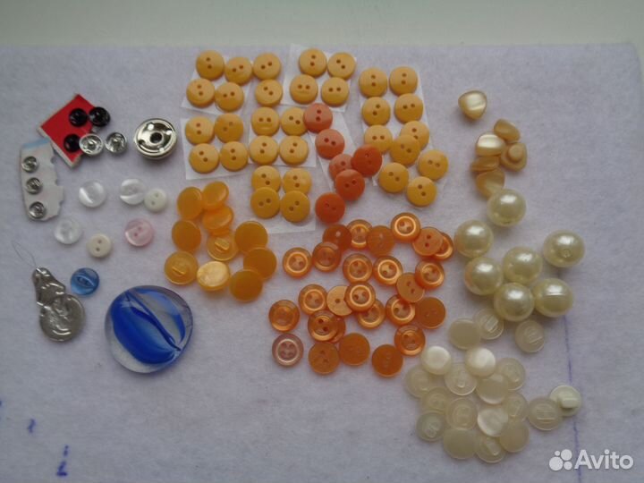 Для творчества: салфетки,пуговицы