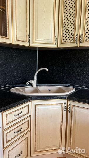 Кухонный гарнитур угловой б/у. Белорусский фасад