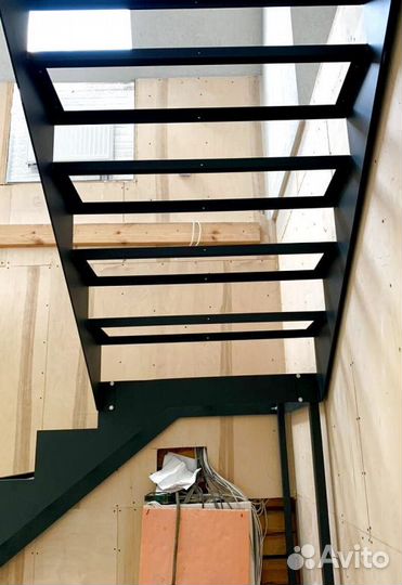 Метлличесакую лестницу Изготовим