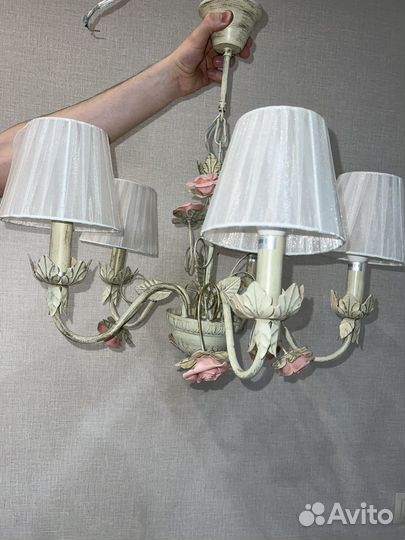 Люстра с абажуром