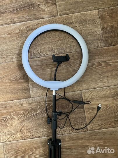 Кольцевая лампа со штативом