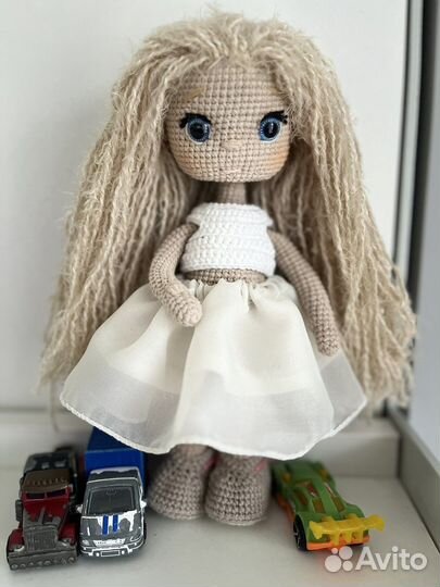 Кукла ручной работы с одеждой