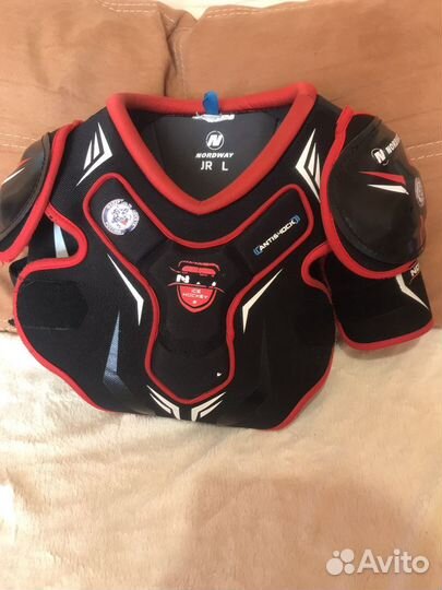 Нагрудник хоккейный