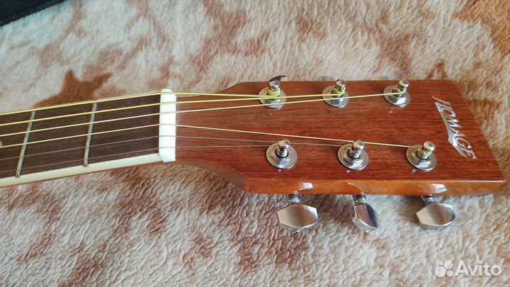 Акустическая гитара