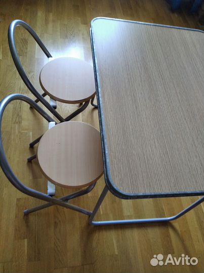 Столик складной и стулья