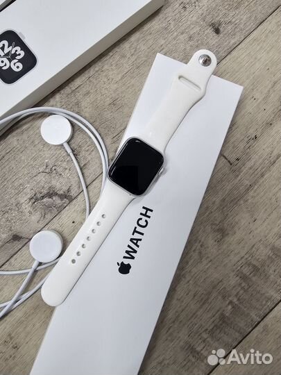 Часы Apple watch se 40 мм