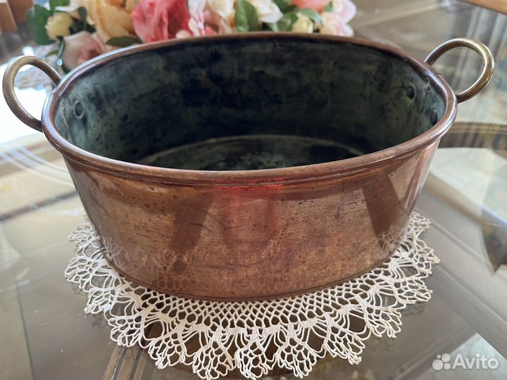 Старинная медная емкость