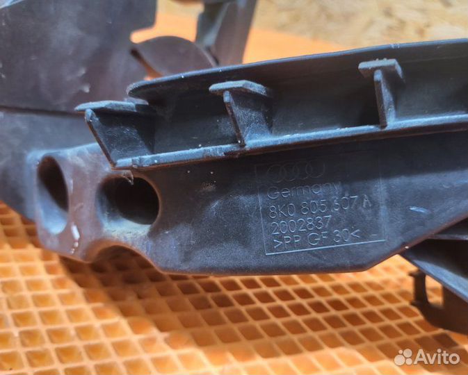 Кронштейн правый Audi A4 Iv B8 cdnk 2010