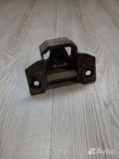 Кронштейн крепление глушителя Nissan X-trail T32