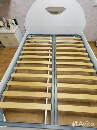 Кровать двухспальная с матрасом