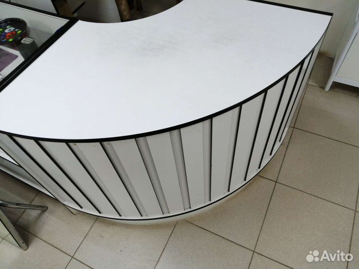 Стол с тумбой