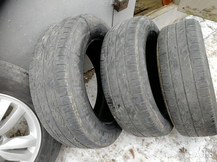 Hankook Optimo K406 215/65 R16