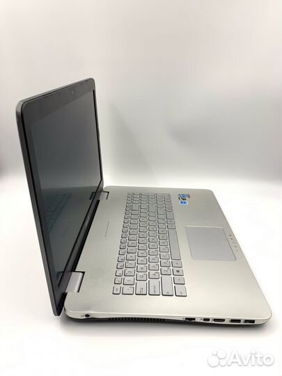 Большой, мощный, металлический ноутбук