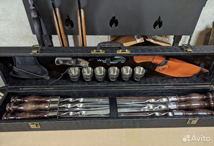 Подарок мужчине наборы, шампура, топоры и т.д