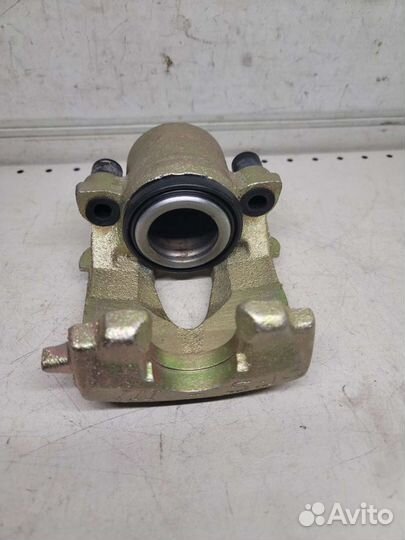 Суппорт передний правый VW Golf4