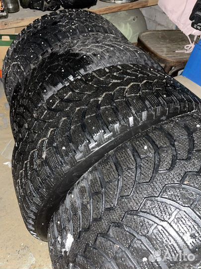 Bridgestone Blizzak Spike-01 235/55 R17 103T