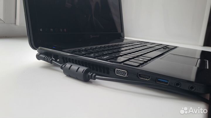 Игровой ноутбук 4 ядра/ A8/озу 8/2 видеокарты