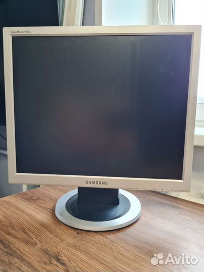 Монитор Samsung SyncMaster913n 19