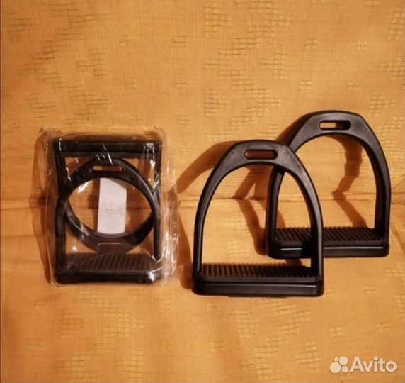 Стремена пластиковые и алюминиевые