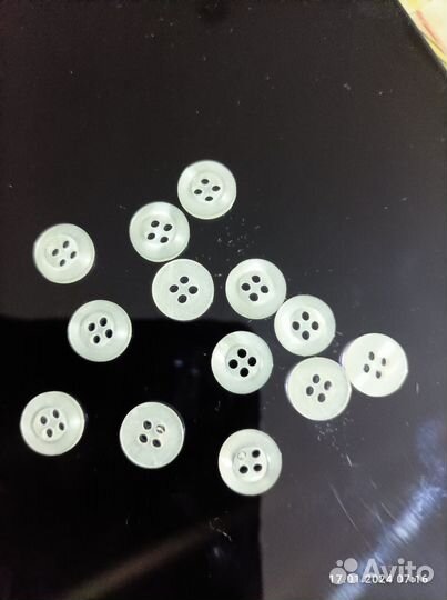 Брендовые пуговицы