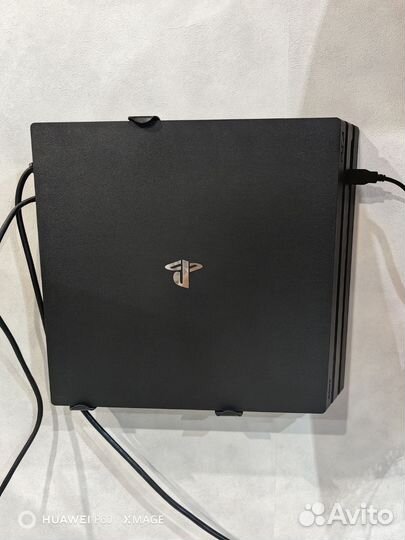 Игровая приставка ps4 pro