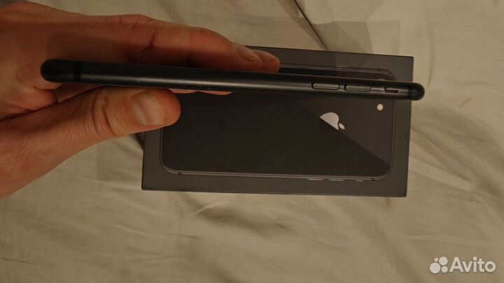 iPhone 8, 64 ГБ