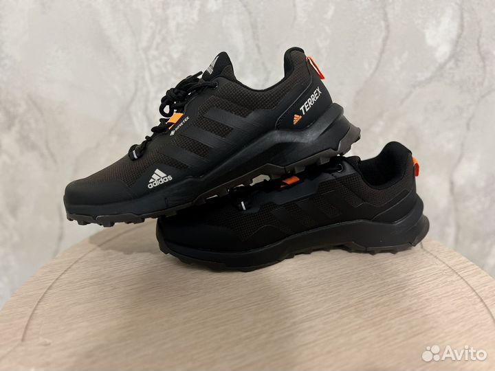 Кроссовки Adidas